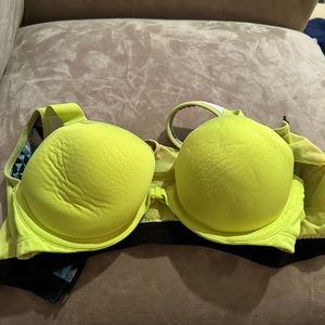 Front close knockout maximum support sports bra